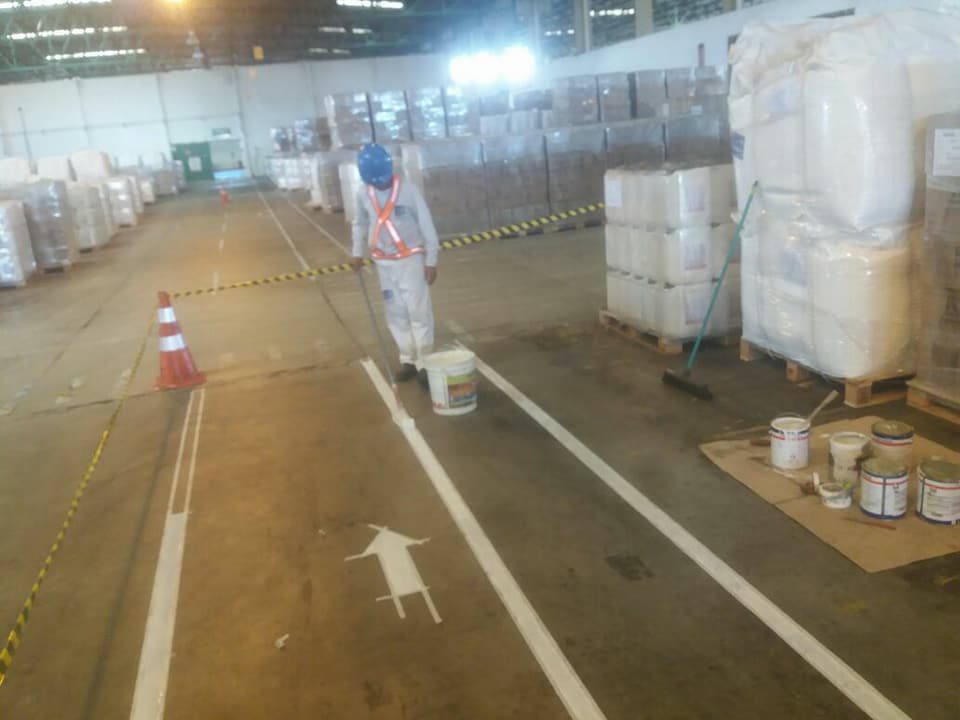 TRANSPORTES LUFT - PINTURA DE SINALIZAÇÃO DE ARMAZEM E NUMERAÇÃO DE PALLETS